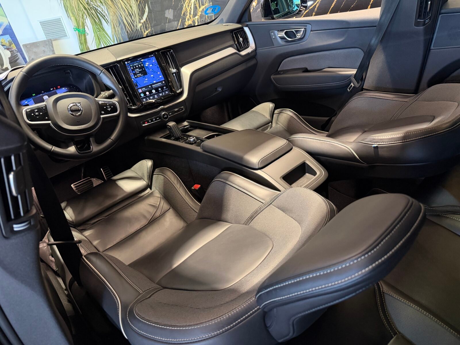 VOLVO XC60 2.0 T6 AWD Recharge Ultimate Dark Auto