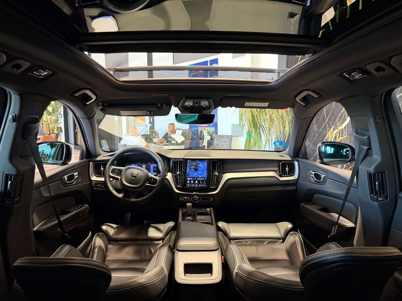VOLVO XC60 2.0 T6 AWD Recharge Ultimate Dark Auto