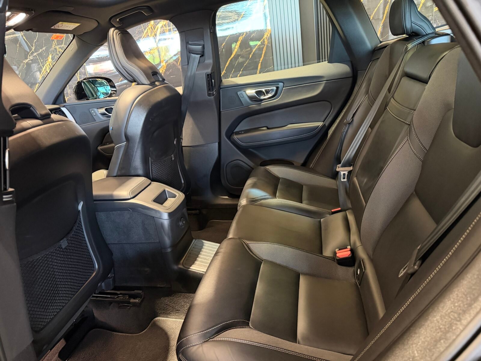 VOLVO XC60 2.0 T6 AWD Recharge Ultimate Dark Auto