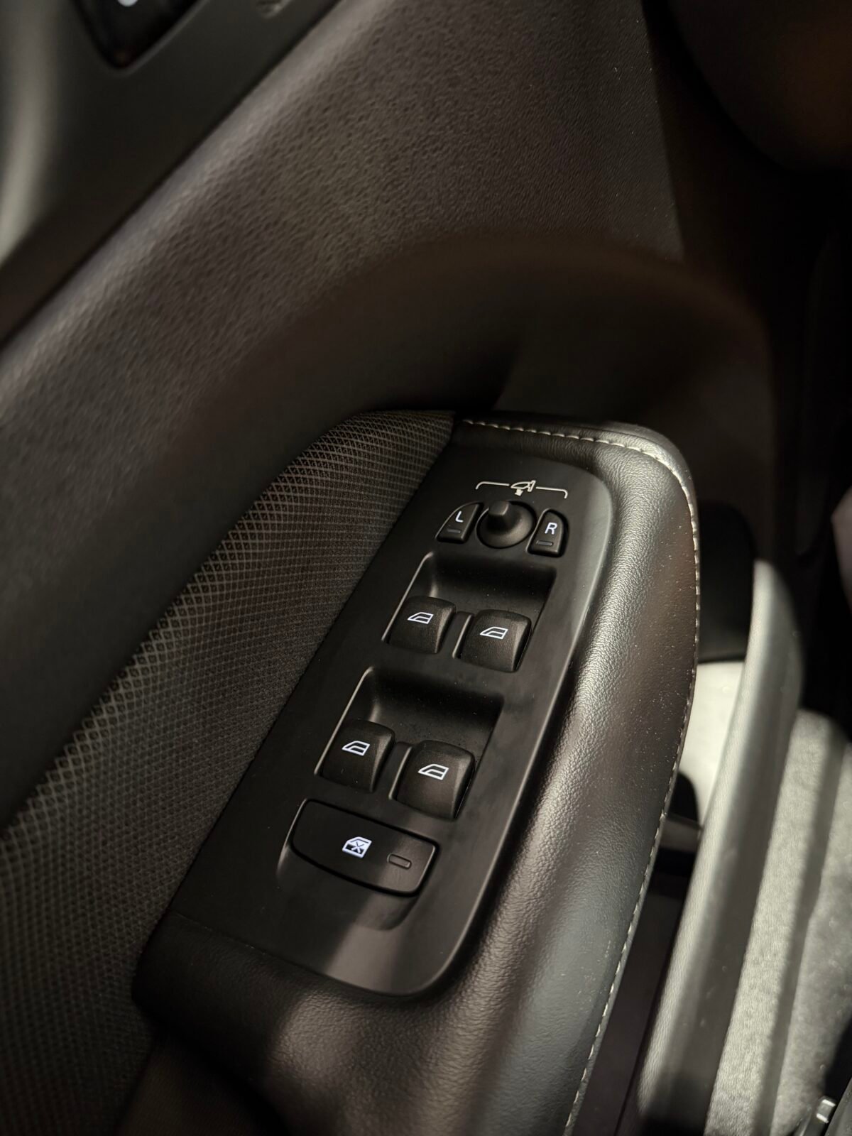 VOLVO XC60 2.0 T6 AWD Recharge Ultimate Dark Auto