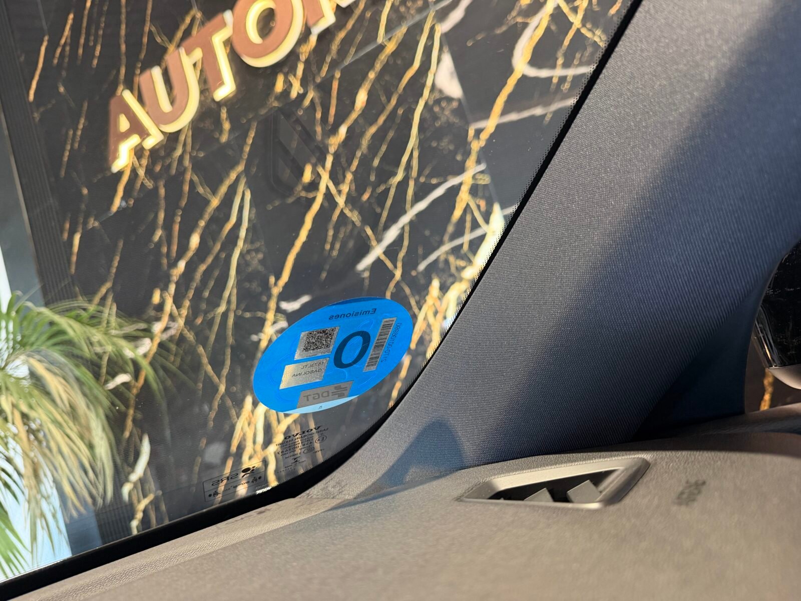 VOLVO XC60 2.0 T6 AWD Recharge Ultimate Dark Auto