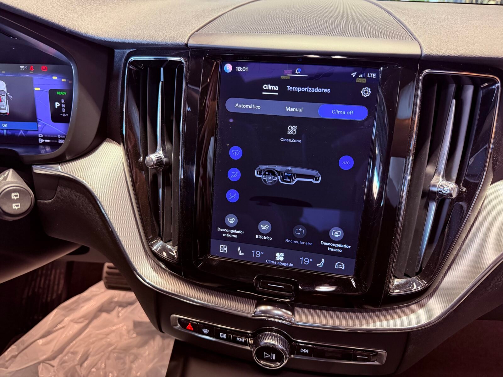 VOLVO XC60 2.0 T6 AWD Recharge Ultimate Dark Auto