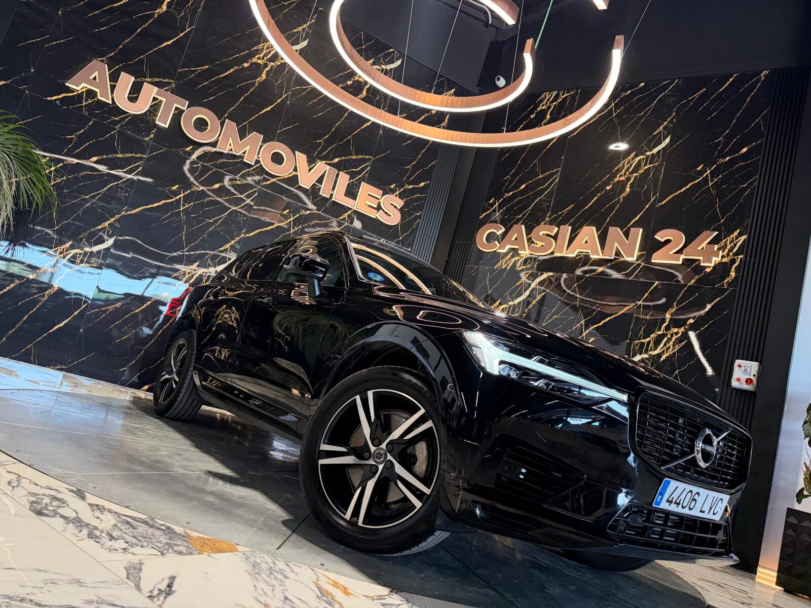 VOLVO XC60 2.0 T8 AWD Recharge RDesign Exp Auto