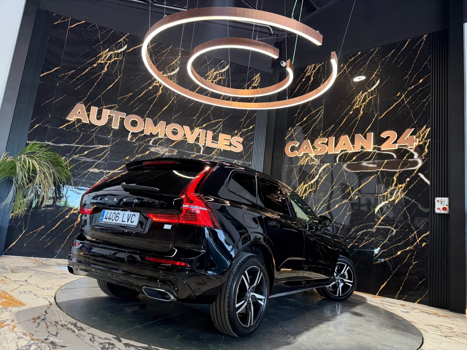 VOLVO XC60 2.0 T8 AWD Recharge RDesign Exp Auto