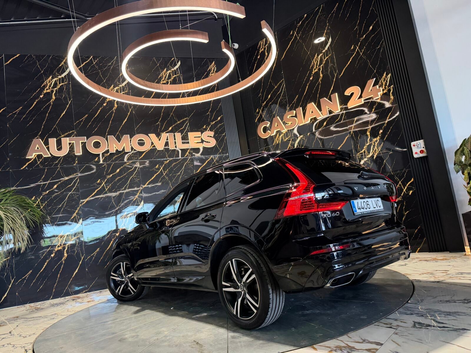 VOLVO XC60 2.0 T8 AWD Recharge RDesign Exp Auto