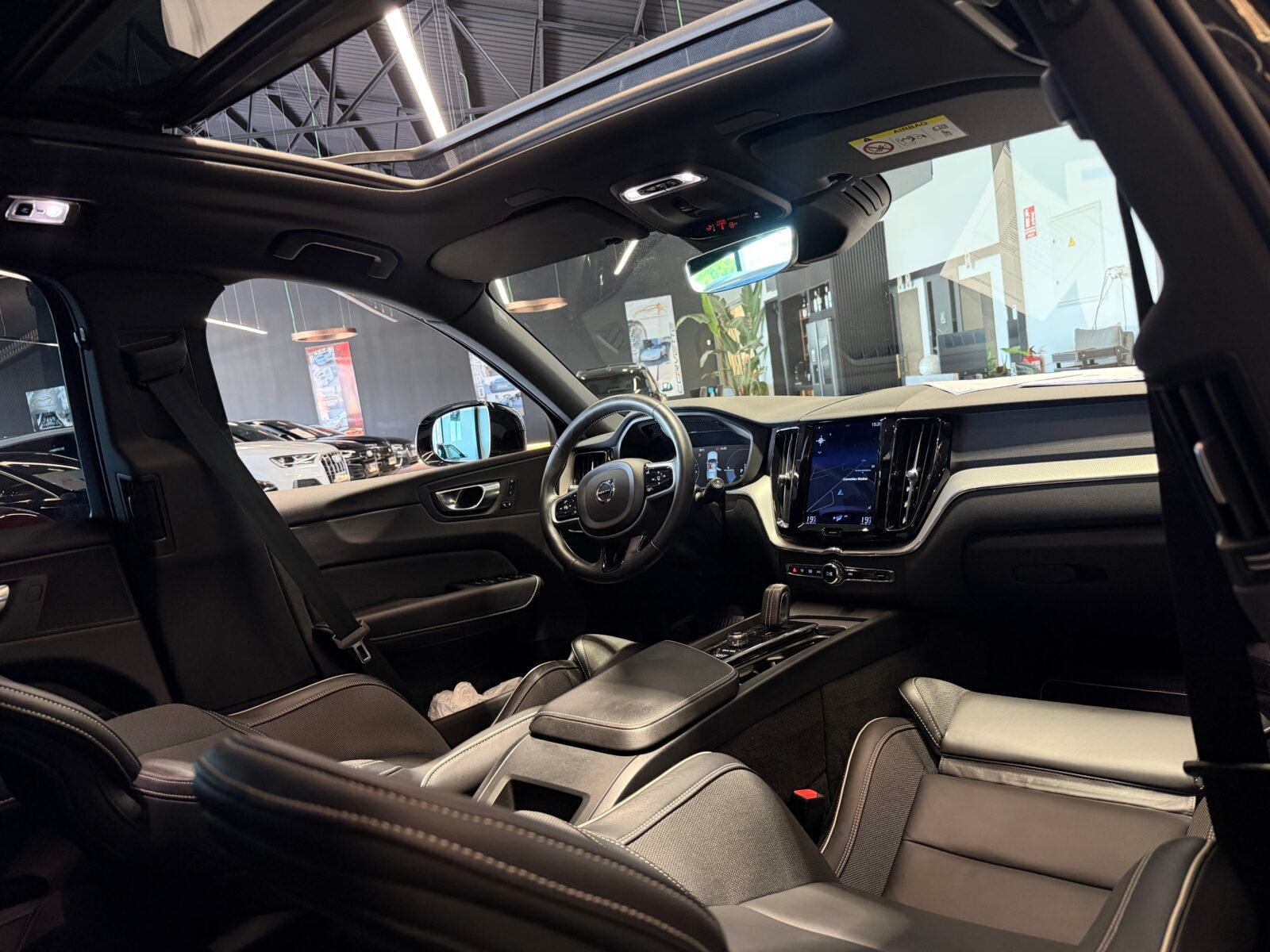 VOLVO XC60 2.0 T8 AWD Recharge RDesign Exp Auto