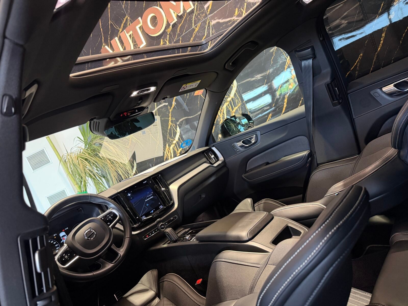VOLVO XC60 2.0 T8 AWD Recharge RDesign Exp Auto