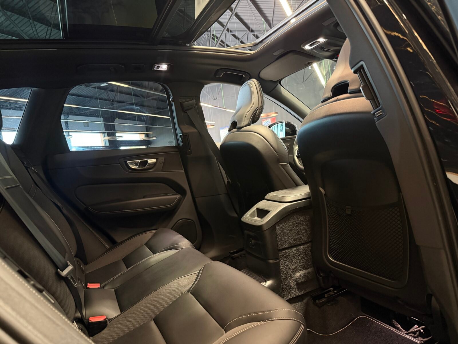 VOLVO XC60 2.0 T8 AWD Recharge RDesign Exp Auto