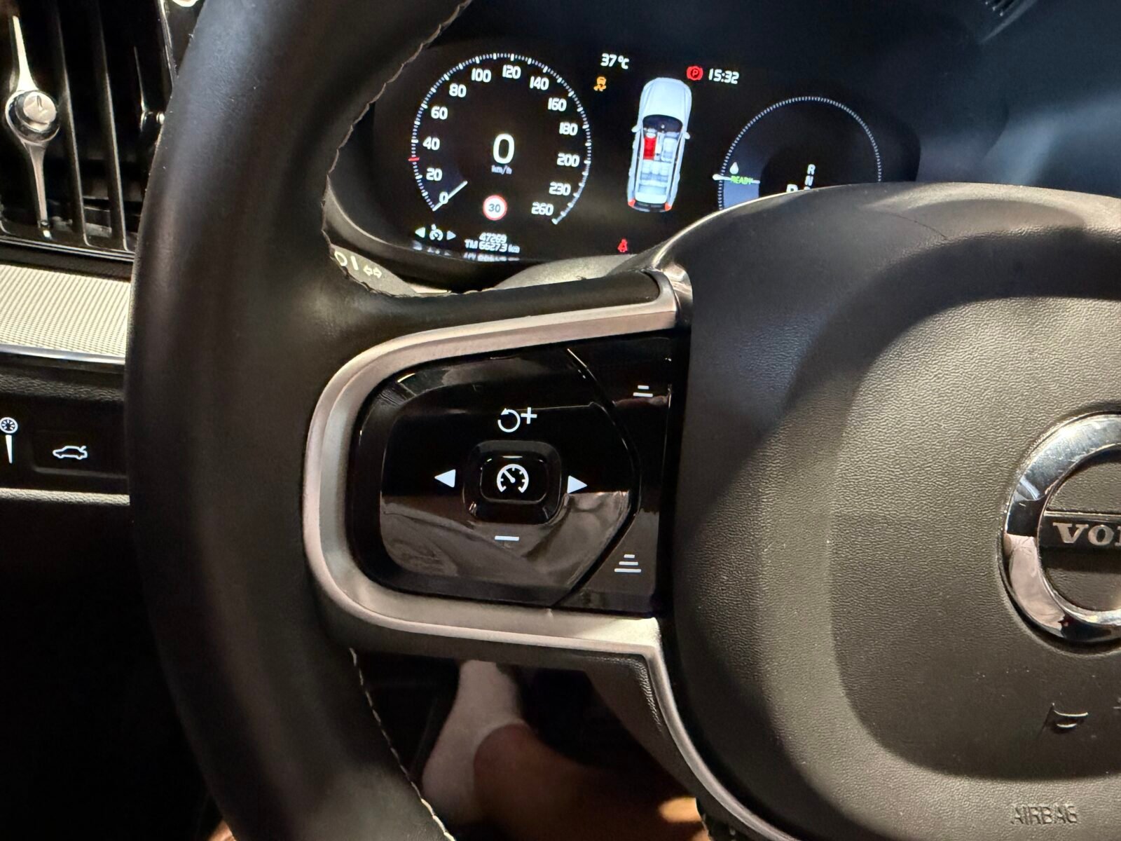 VOLVO XC60 2.0 T8 AWD Recharge RDesign Exp Auto