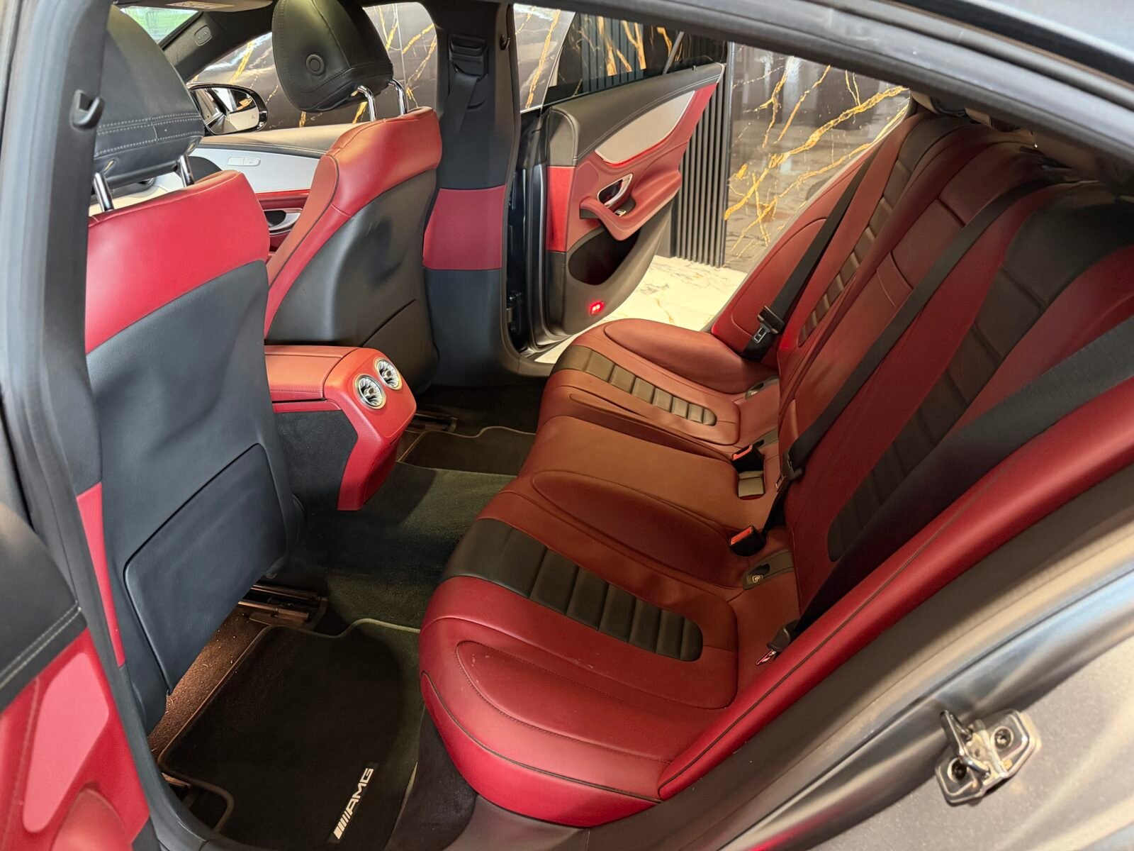 MERCEDES-BENZ  CLS 300d 4MATIC AMG FULL 265CV
