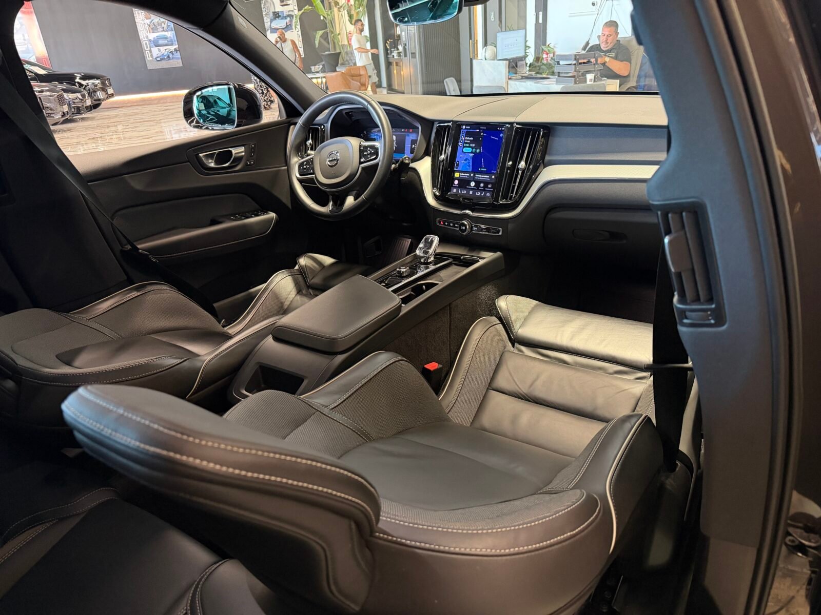 VOLVO XC60 2.0 B4 D AWD Ultimate Dark Auto   