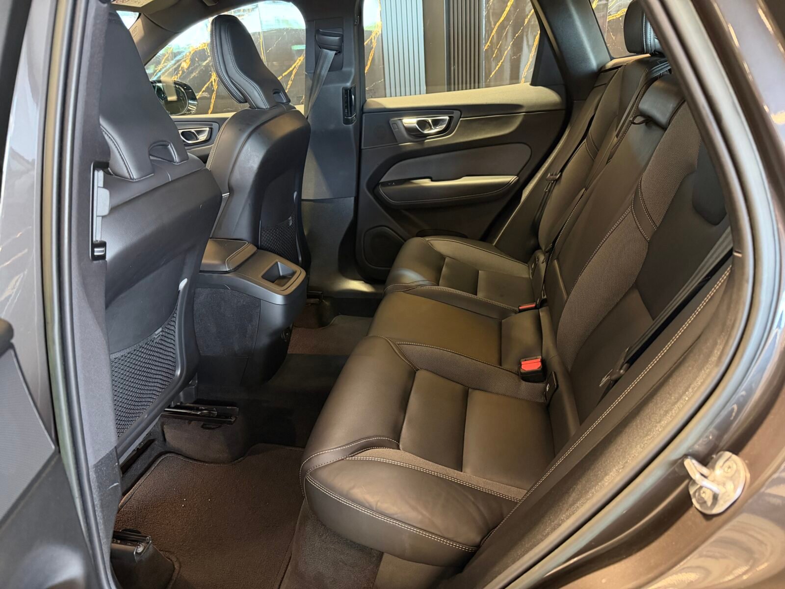 VOLVO XC60 2.0 B4 D AWD Ultimate Dark Auto   