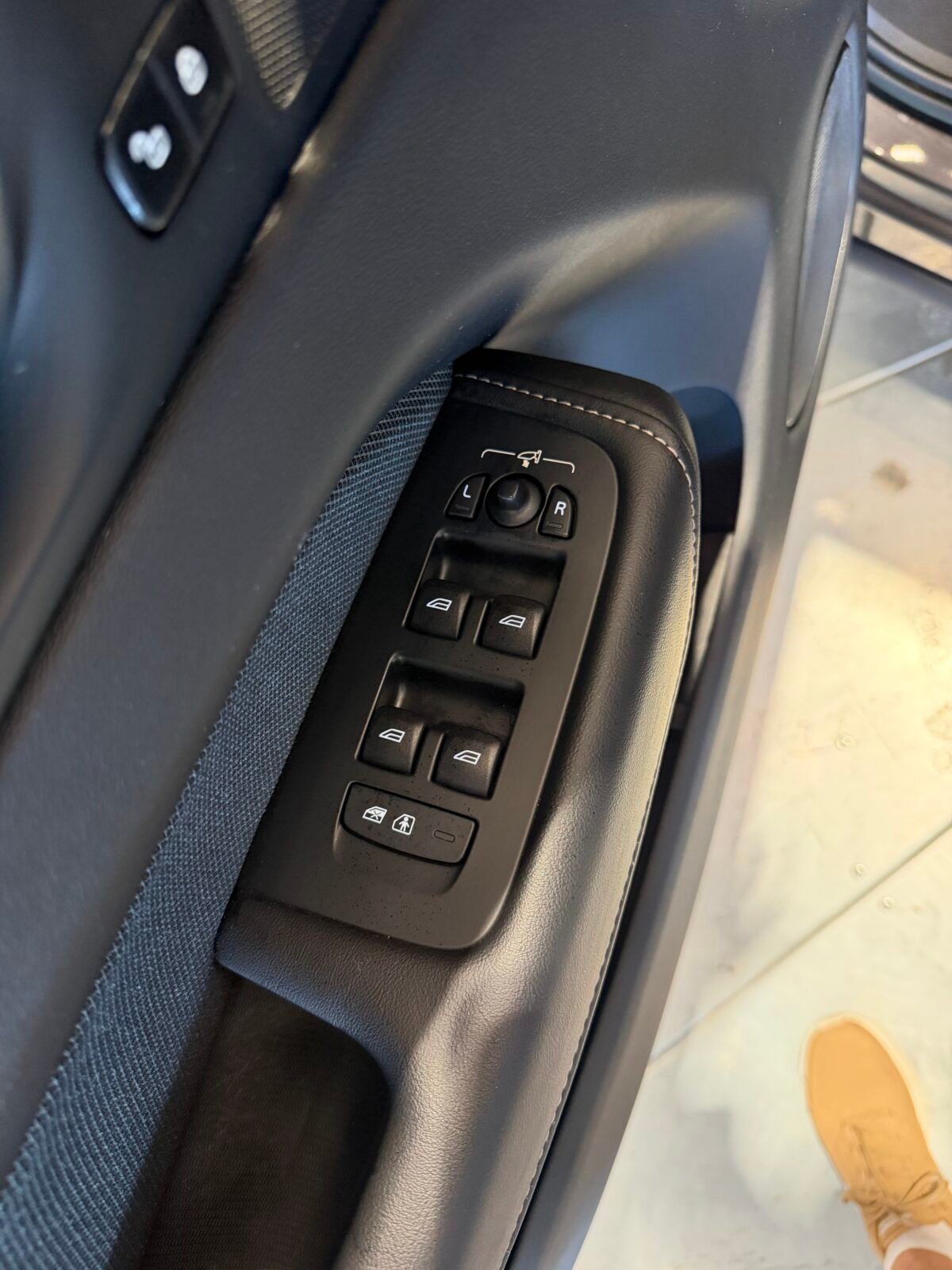 VOLVO XC60 2.0 B4 D AWD Ultimate Dark Auto   