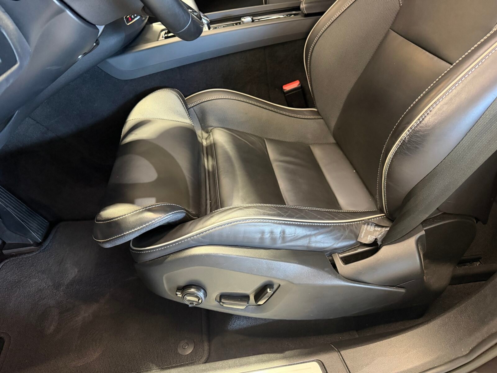 VOLVO XC60 2.0 B4 D AWD Ultimate Dark Auto   