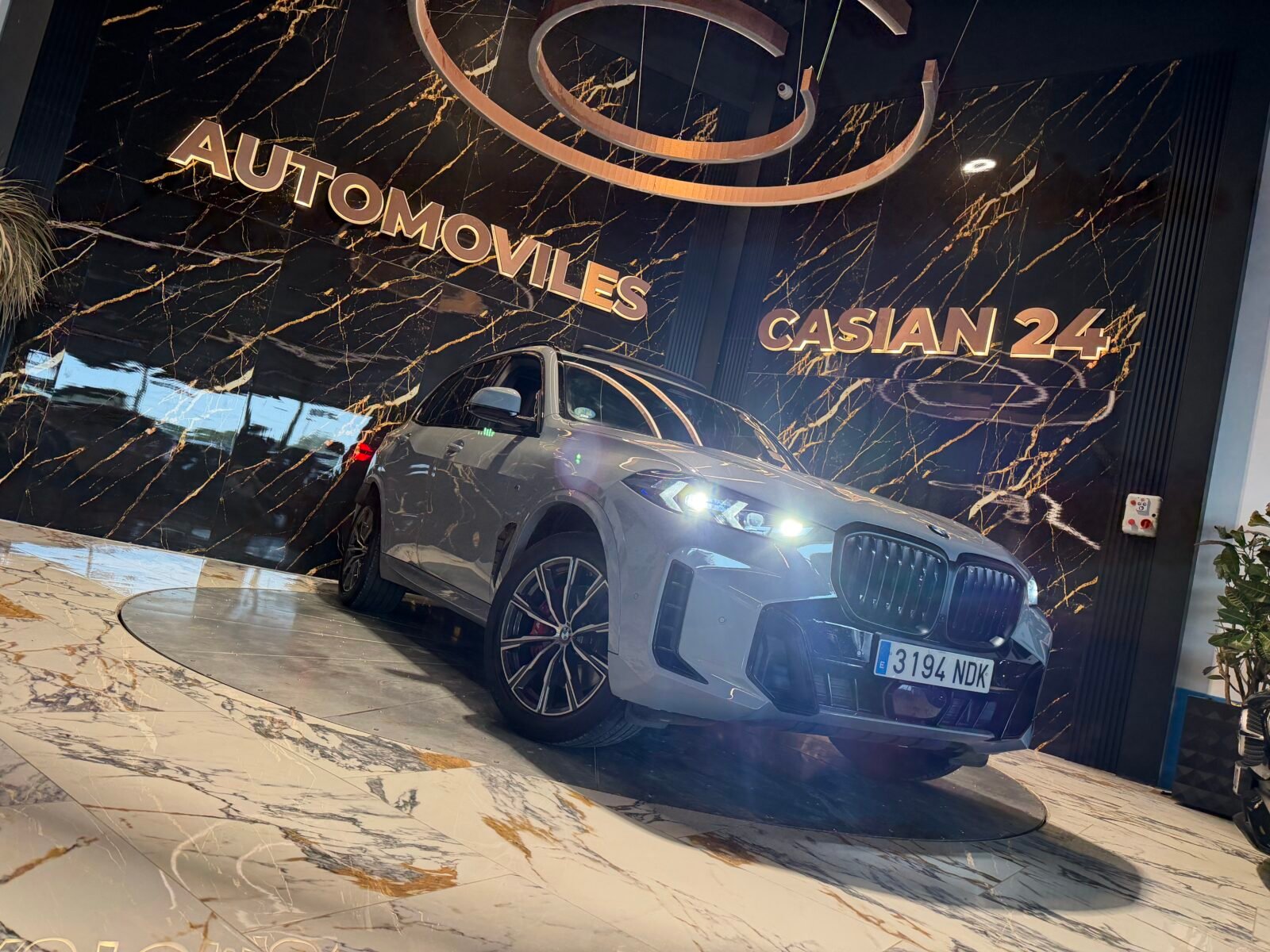 BMW X5 xDrive30d 300Cv M Paket full Motor 6CIlindros en Linea Motor irrompible