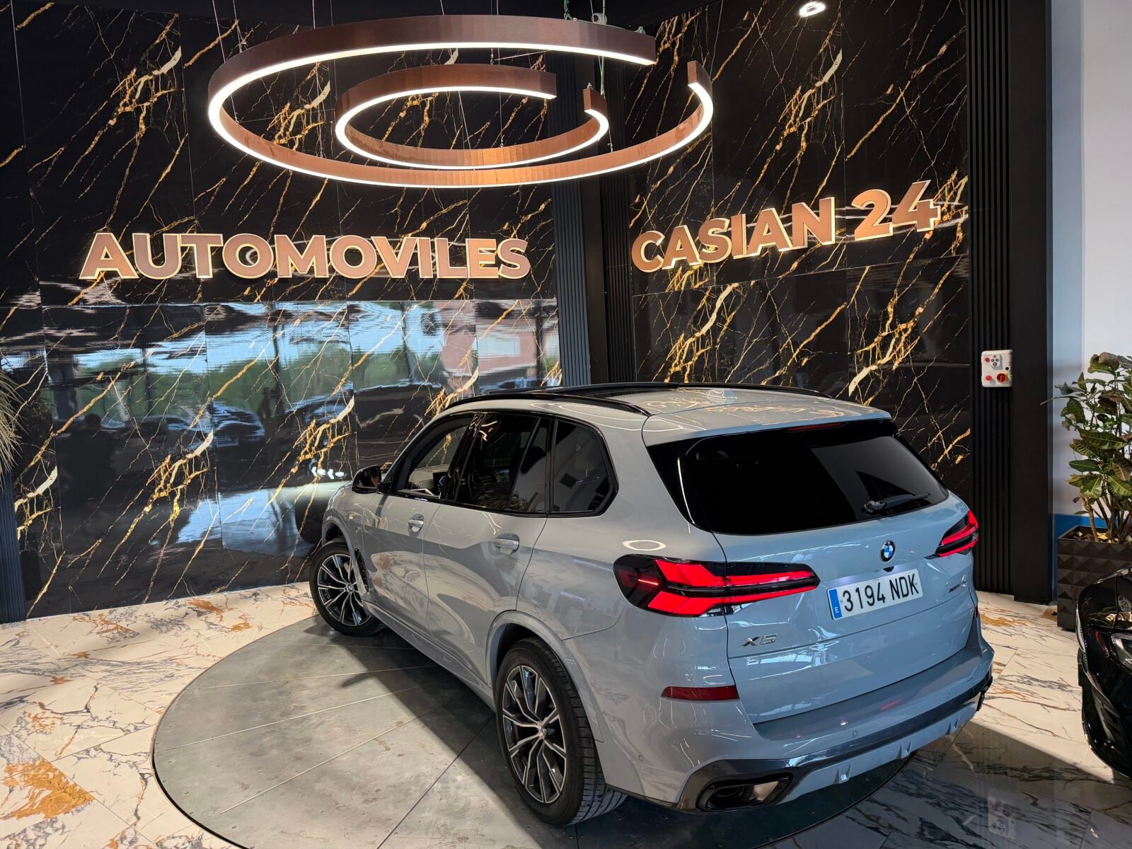 BMW X5 xDrive30d 300Cv M Paket full Motor 6CIlindros en Linea Motor irrompible