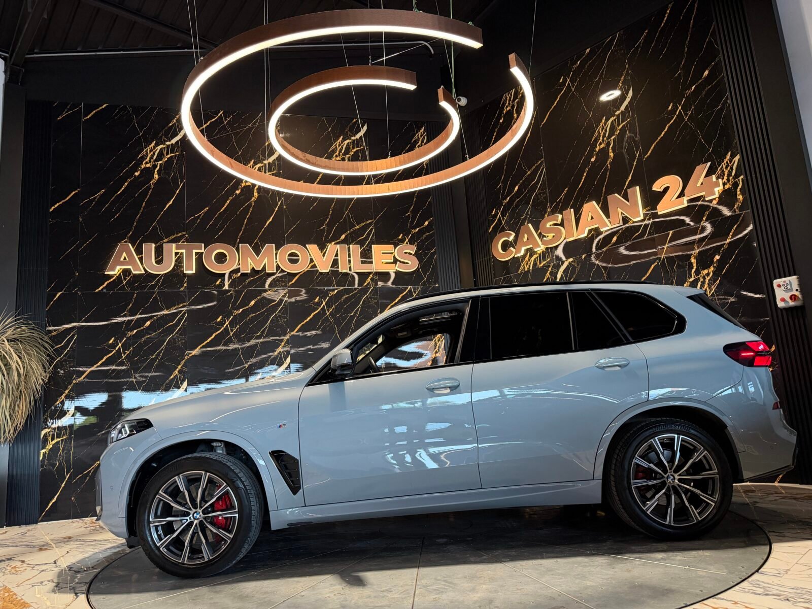BMW X5 xDrive30d 300Cv M Paket full Motor 6CIlindros en Linea Motor irrompible