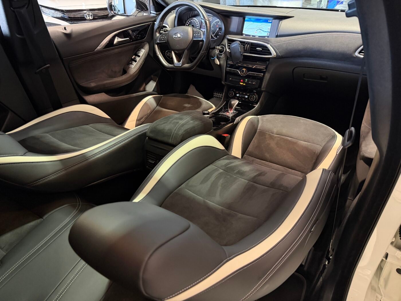 INFINITI  Q30S 2.2d 170cv Motor MERCEDES CON CADENA IRROMPIBLE Sport Edition