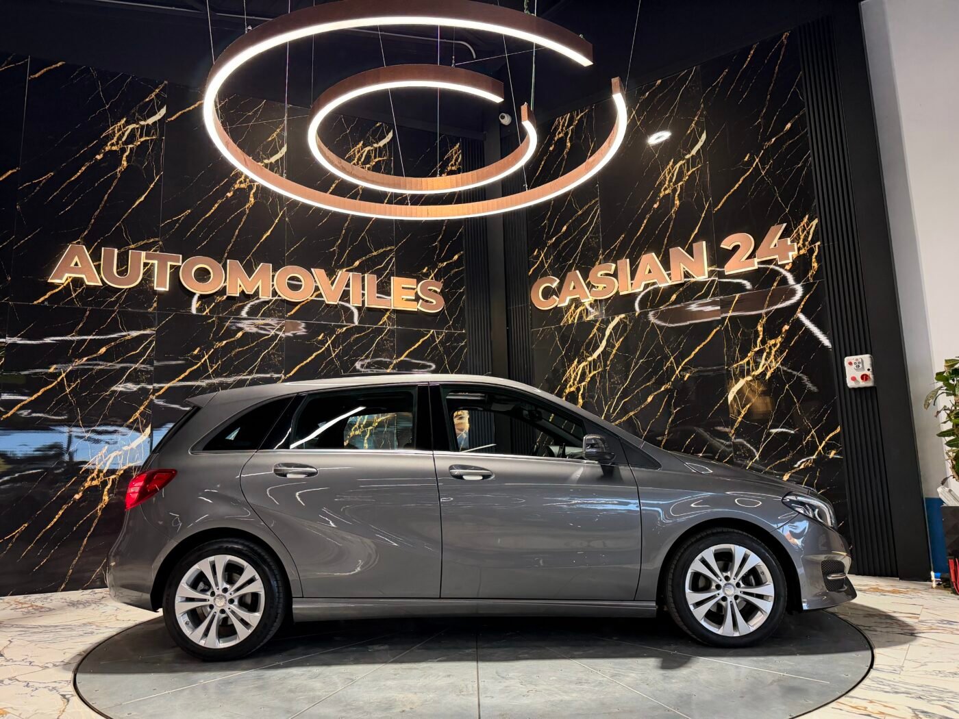 MERCEDES-BENZ Clase B 180d Sport Urban PANORAMA 